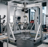 Kran-Aufhängung für humane Roboter | Sichere Wartun